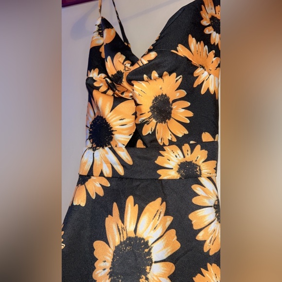 SHEIN Sunflower Sundress Open Front & Back tie back Above Knee Black Medium - Picture 7 of 7